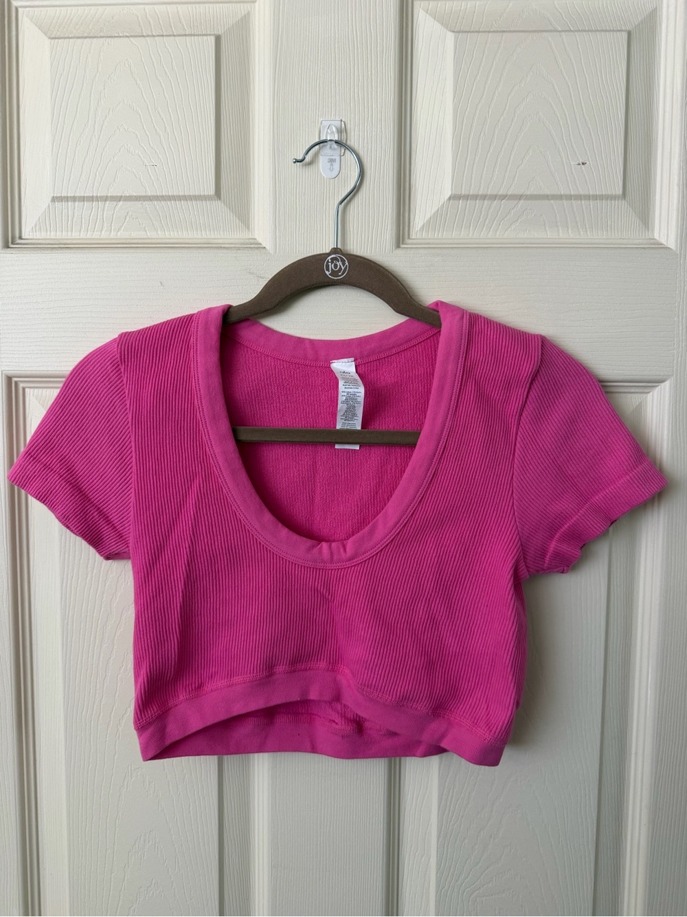 ALO Yoga Pink Ribbed Scoop Neck Crop Top
